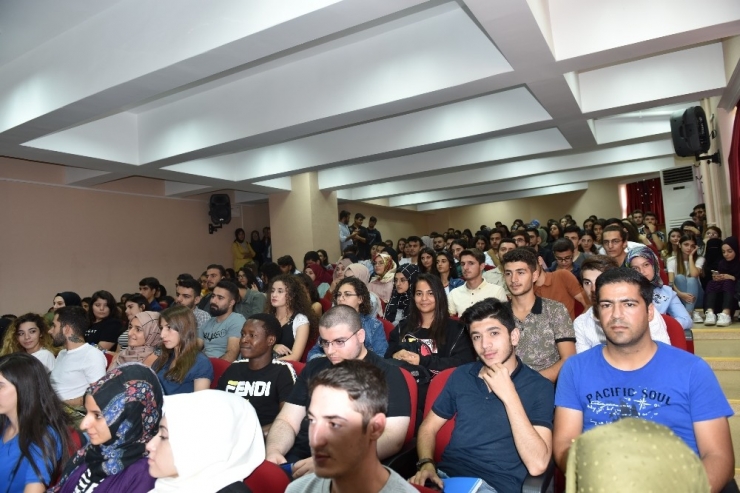 Dü Rektörü Gül, Eğitim Fakültesi Oryantasyon Programına Katıldı