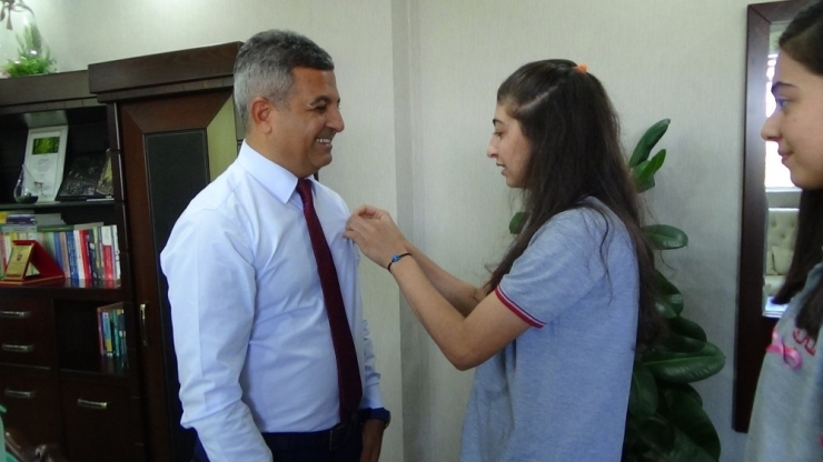 Okul Arkadaşları Lösemi Hastası Özlem İçin Seferber Oldu