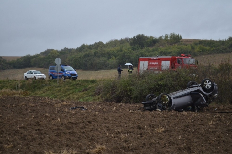 Kayganlaşan Yolda Metrelerce Takla Attı: 2 Yaralı