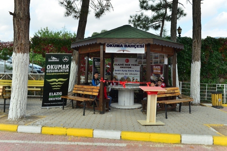 Okul Bahçesine Okuma Alanı