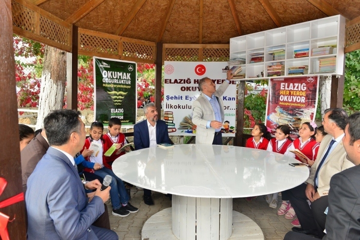 Okul Bahçesine Okuma Alanı