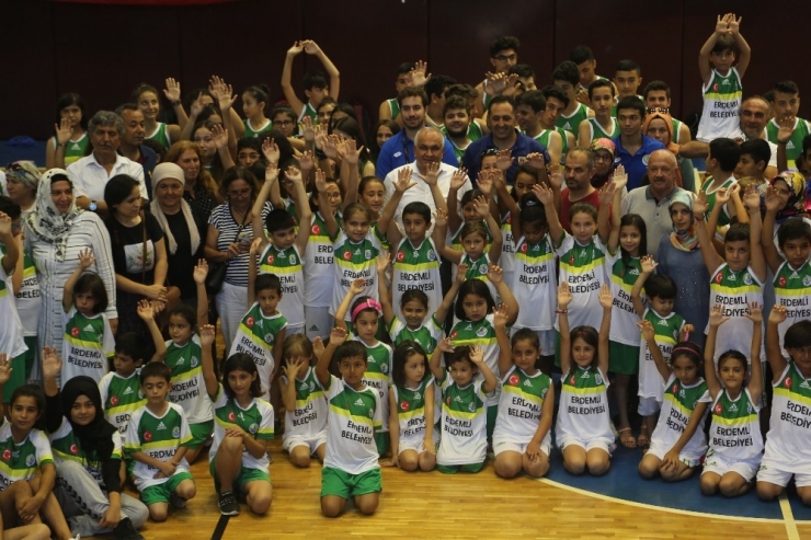 Erdemli Belediyesi Spor Altyapı Yatırımlarına Devam Ediyor