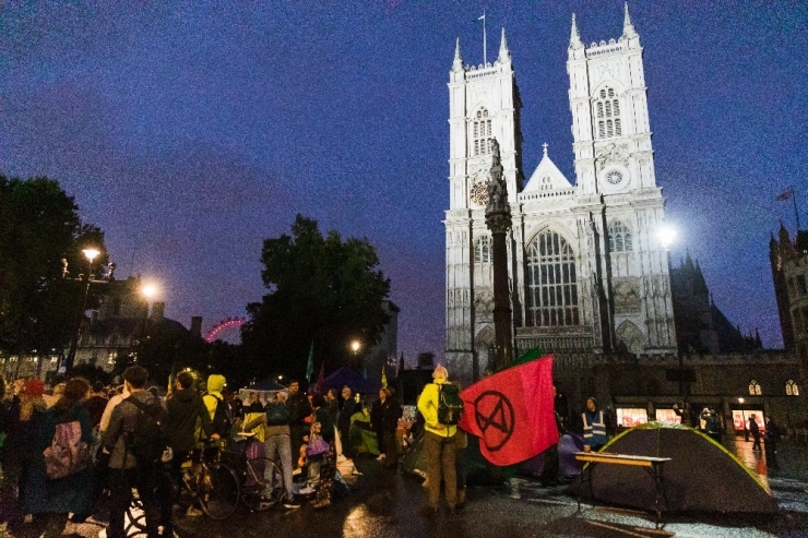 Londra Polisinden, 276 İklim Değişikliği Protestocusuna Gözaltı