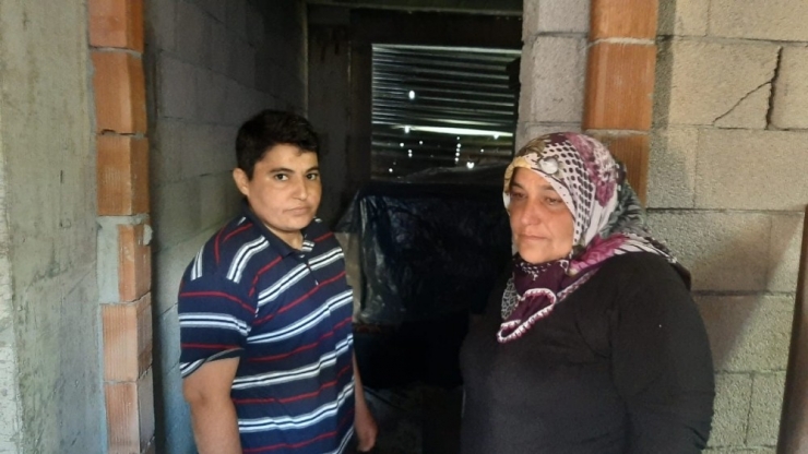 İnşaatta Kalan Kanser Hastası Anne Kızın Dramı