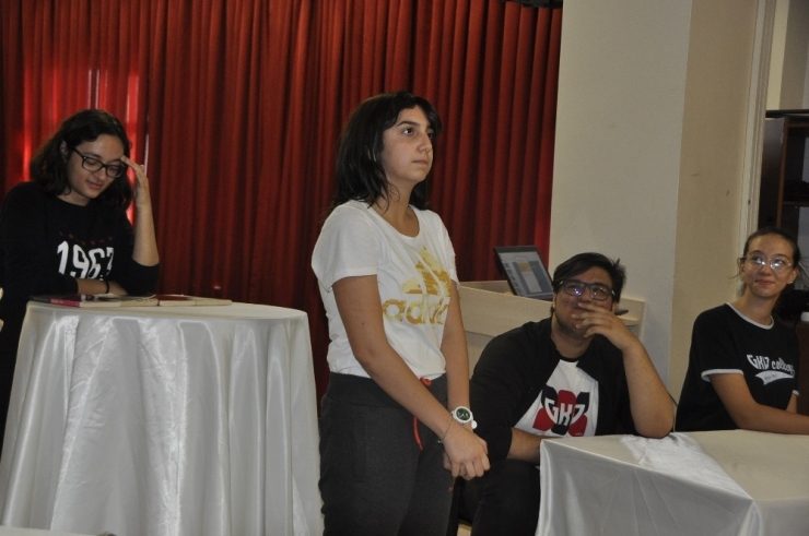 Gkv Özel Okullarında Kadın Cinayetleri Masaya Yatırıldı