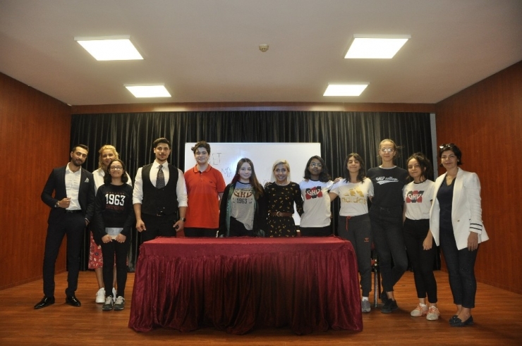 Gkv Özel Okullarında Kadın Cinayetleri Masaya Yatırıldı