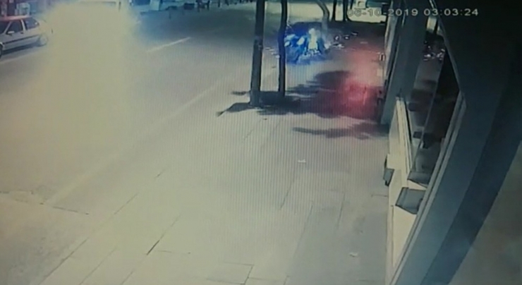 Motosiklet Sürücüsünün Öldüğü Feci Kaza Anı Güvenlik Kamerasında