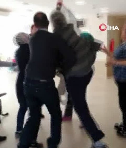 Doktor İle Hasta Yakını Arasındaki Yumruklu Kavga Kamerada