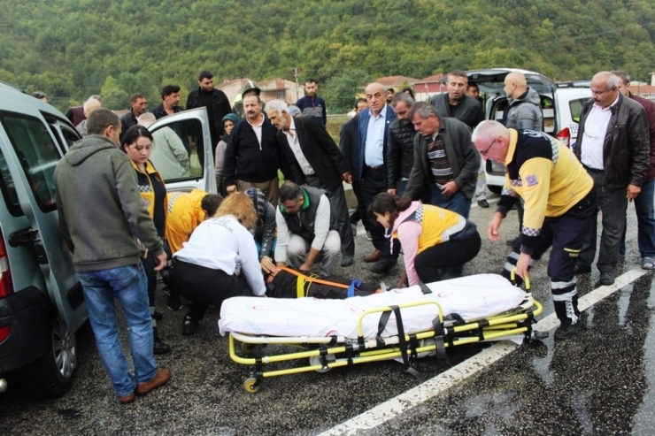 İnebolu’da Köprü Girişinde İki Araç Çarpıştı: 2 Yaralı