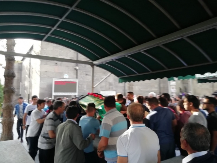 Feci Kazada Hayatını Kaybeden Genç Son Yolculuğuna Uğurlandı