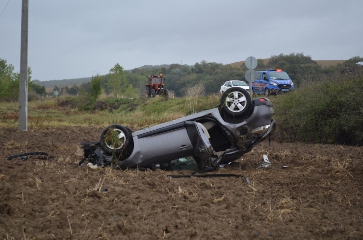 Kayganlaşan Yolda Metrelerce Takla Attı: 2 Yaralı