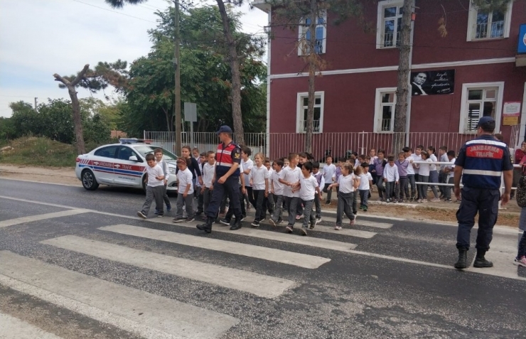 Öğrenciler, Jandarmanın Eğitimi İle ’Trafik Dedektifleri’ Oldu