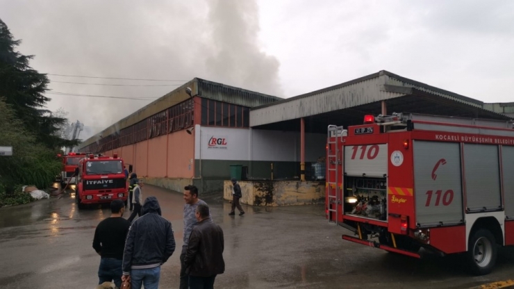 Kocaeli’de Karton Ve Mobilya Deposunda Yangın