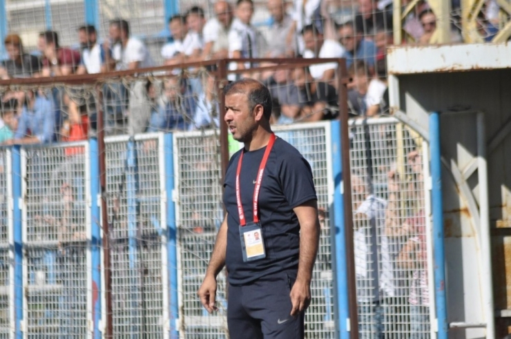 Emre Çelik İstifa Etti