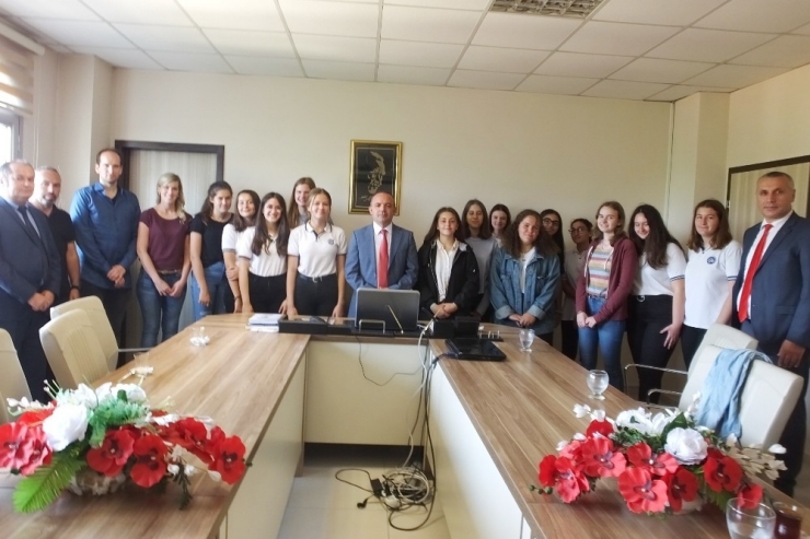 Burhaniye’de Kaymakam Öner, Alman Öğrencileri Kabul Etti