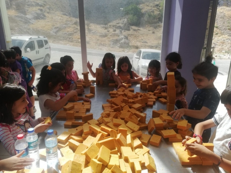 Mardin’de Çocuklar ’Suya Sabuna’ Dokundu