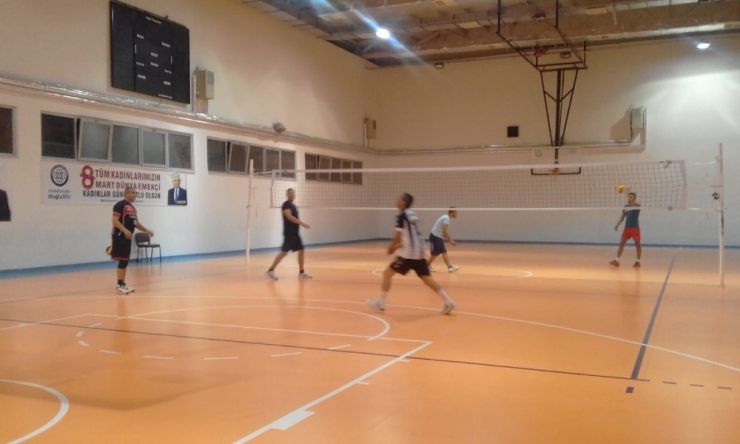 Milas Veteran Voleybol Takımı Çalışmalarını Sürdürüyor