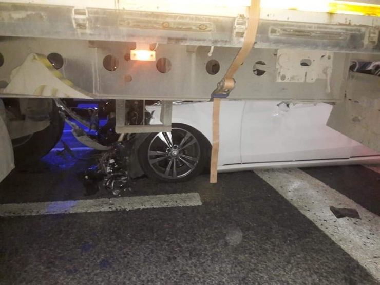 Tırın Altına Giren Otomobil Sürücüsü Hayatını Kaybetti