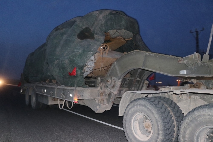 Suriye Sınırına Zırhlı Araçlar Sevk Ediliyor