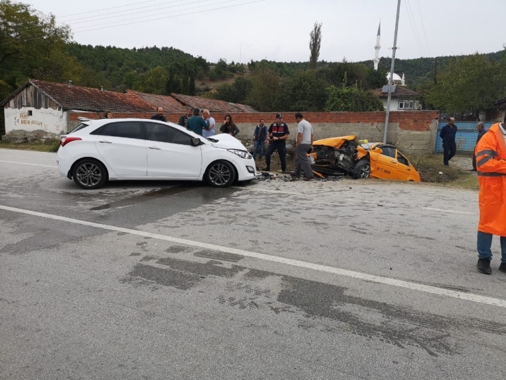 Hatalı Sollama Kaza Getirdi: 6 Yaralı