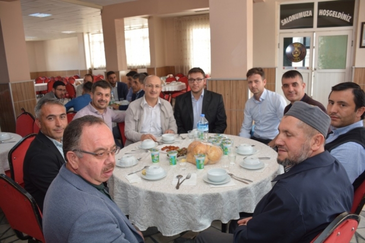 Şuhut Belediyesinden Din Görevlilerine Yemek