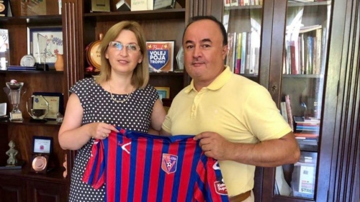 Engin Fırat, Arnavutluk’ta Lider