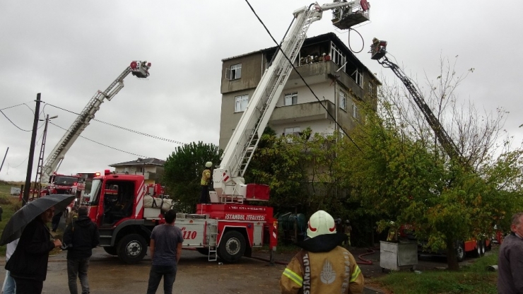 Tuzla’da 4 Katlı Bina Alev Alev Yandı