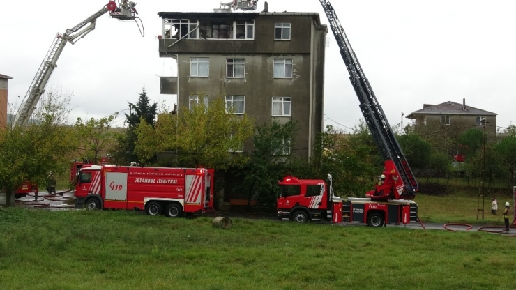 Tuzla’da 4 Katlı Bina Alev Alev Yandı