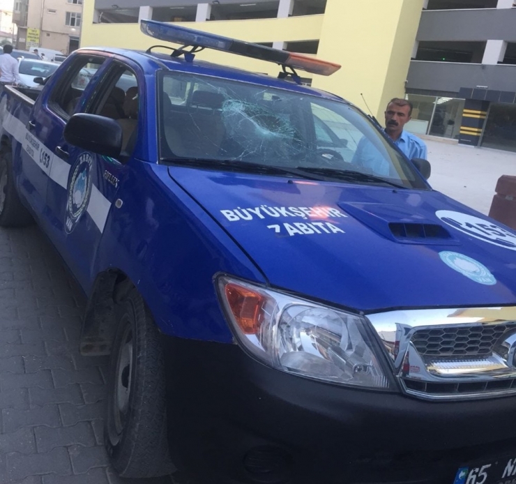 Seyyar Satıcılardan Zabıtaya Saldırı