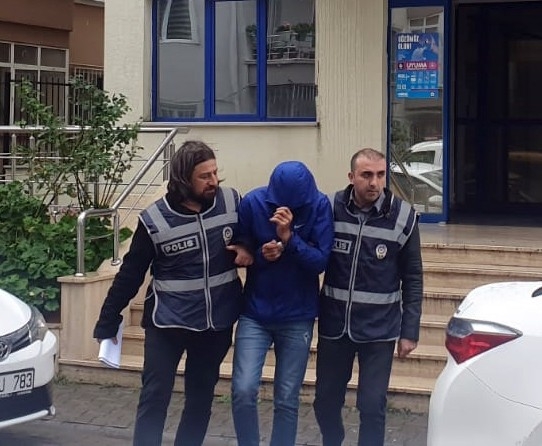 Sapık Fotoğrafçı Stüdyoya Gizli Kamera Koyup Çalışanları Ve Müşterileri Kaydetti