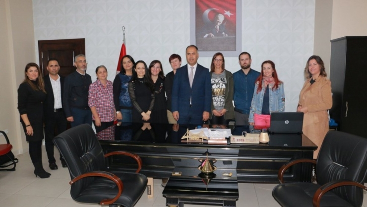 ’Erasmus+’ Proje Ortakları İlçe Milli Eğitim Müdürü Erkan Bilen’i Ziyaret Etti