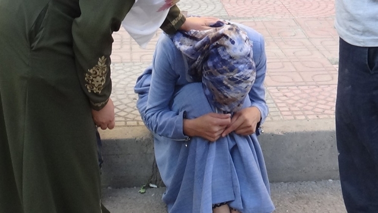 Diyarbakır’da Hdp İl Binası Önünde Gergin Anlar