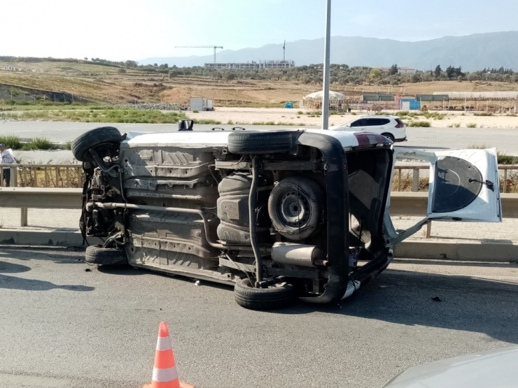 Üst Geçitte Korkutan Kaza: 2 Yaralı