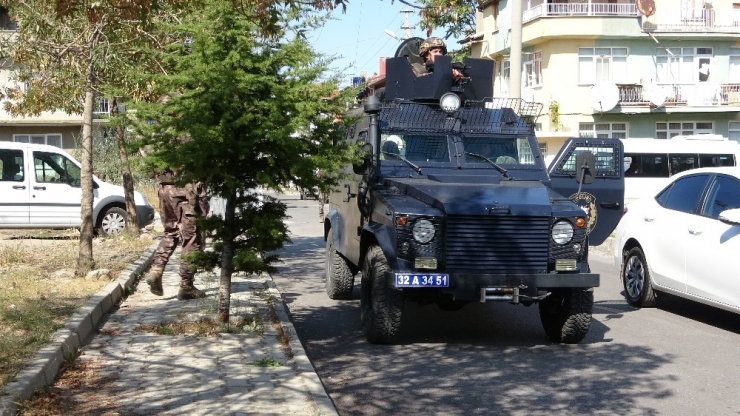 Pompalı Tüfekle Pencereden Ateş Açan Şahıs Polis Tarafından İkna Edildi