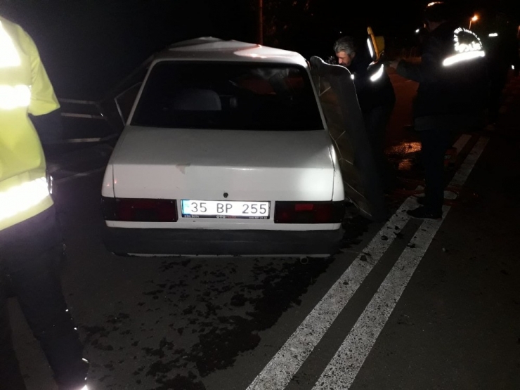 İzmir’de Otomobil Korkuluklara Çarptı: 2 Ölü, 1 Ağır Yaralı