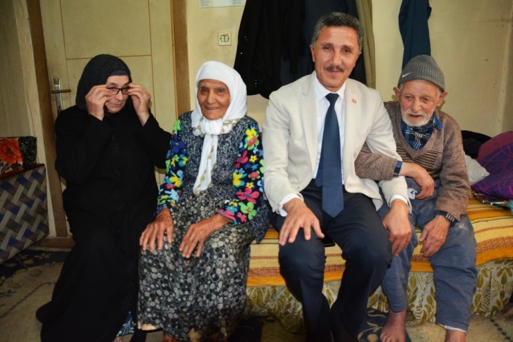 Başkan Kaya: “Büyüklerimiz Baş Tacımızdır"