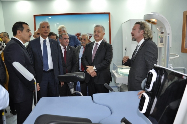 Kars’ta Anne Adaylarına Havuzlu Doğum Ünitesi