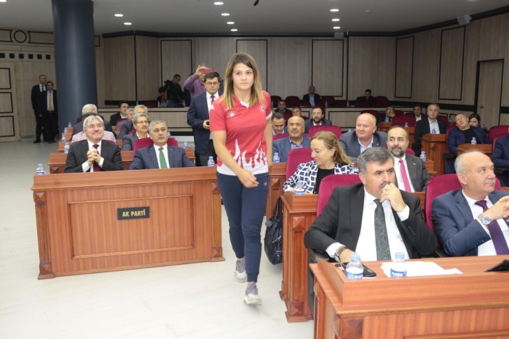 Dünya Şampiyonu Büyükşehir Belediye Meclisi’nde