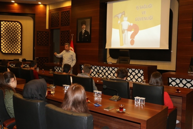 Körfez Belediyesi’nden Stajyer Öğrencilere Eğitim