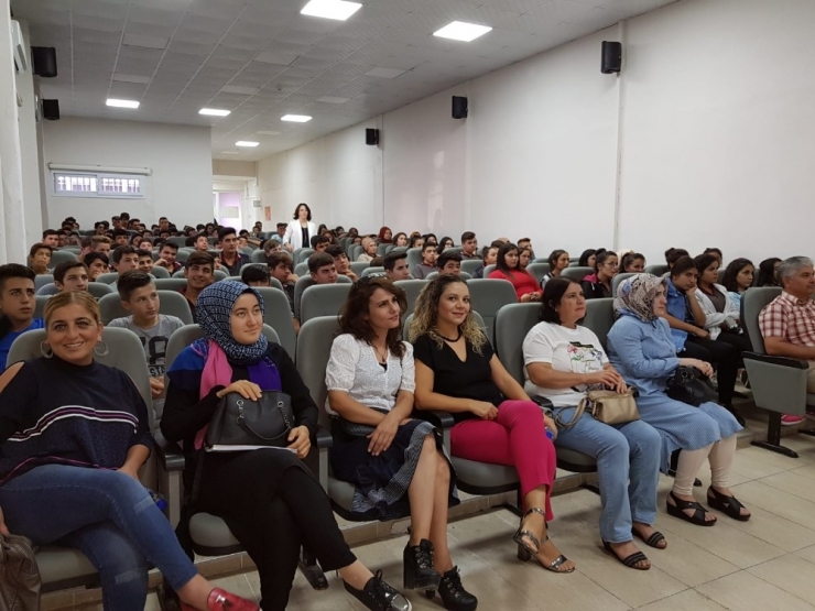 Lise Öğrencilerine "Depresyon Ve Kaygı" Konulu Eğitim