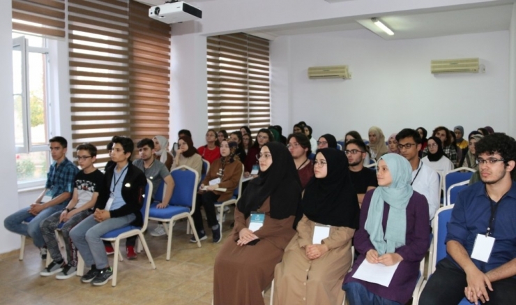 Rektör Bağlı Anadolu Mektebi Öğrencileriyle Buluştu