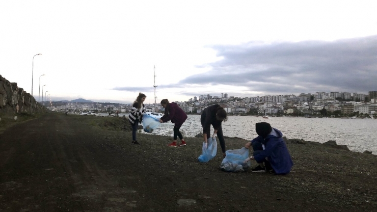 Omü Öğrencilerinden Çevre Temizliği