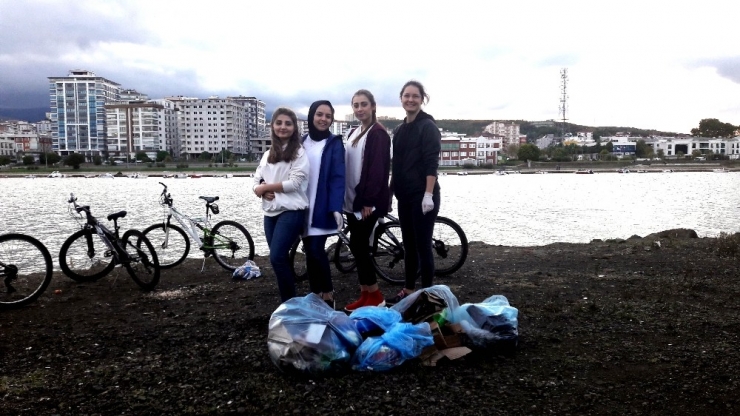 Omü Öğrencilerinden Çevre Temizliği