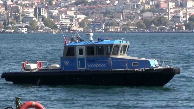 Kabataş’ta Polis Ve Zabıtadan Hanutçulara Uygulama