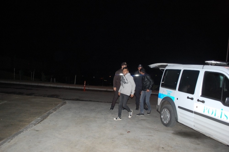 Polisin Şüphelendiği 4 Yaya Kaçak Göçmen Çıktı
