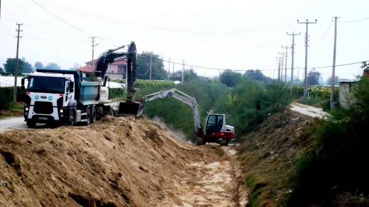 Sarıgöl’de Kanalların Temizliğine Başlandı