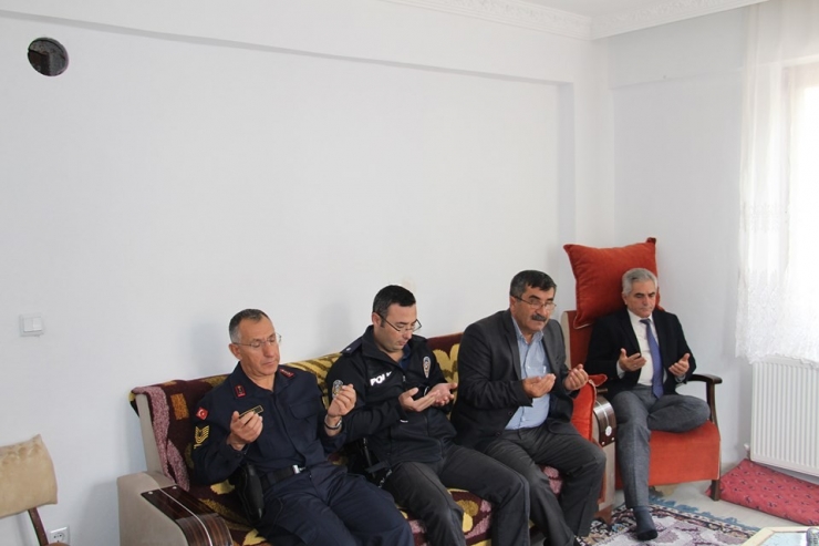 Protokolden Şehit Ailesine Ziyaret