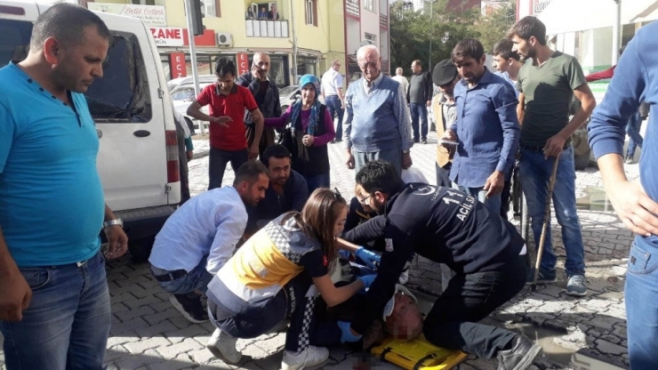 Yaşlı Adam Geri Manevra Yapan Aracın Altında Kaldı