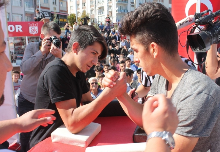 Sivas’ta Bilekler Yarıştı