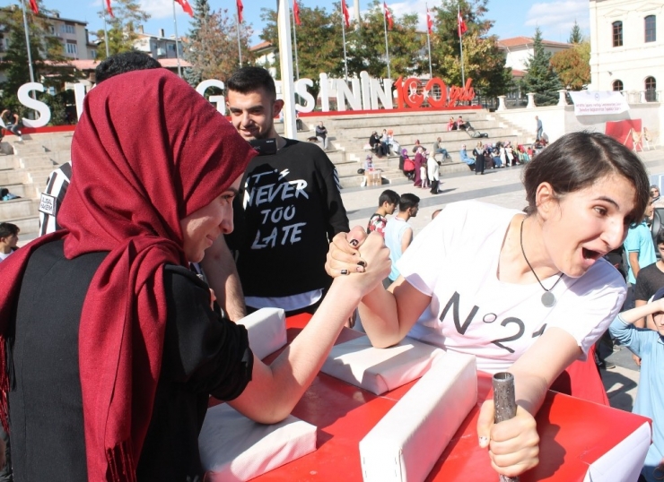 Sivas’ta Bilekler Yarıştı